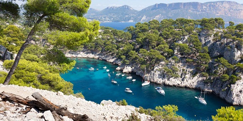 Visiter les calanques en bateau hybride électriques à Marseille